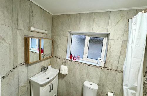 Runnymede House | Detached 4Beds - Windsor Heathrow & London Access