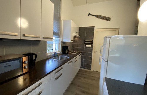 Renesse House | Detached bungalow near the beach with own parking spaces, enclosed garden.