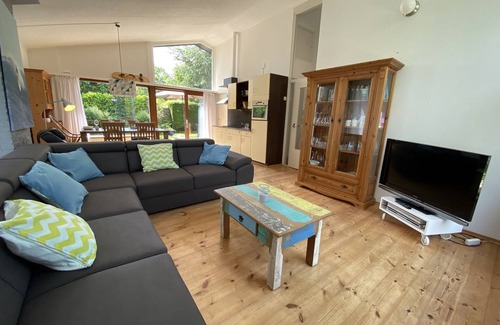 Scharendijke House | Detached bungalow(max 4 adults with 4 children)quiet location.