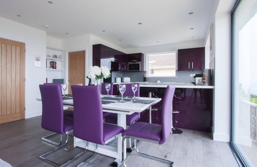 Westward Ho House | Detached bungalow stunning sea views within a mile of Westward Ho! beach resort