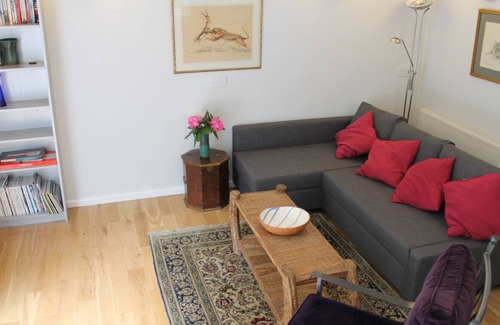 New Forest District Cabin | Detached Cabin With Loft. Sleeps 4. Quirky Modern Style. Woodland Walk To Beach
