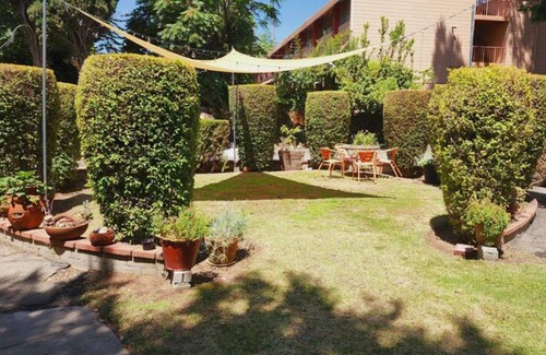 North Central Apartment | Detached charming house 2 bedroom 1 bath Prime location King Bed! n