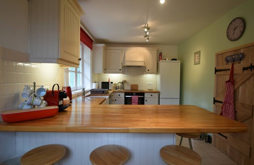 Civray House | Detached cosy, pretty cottage and garden, walking distance to town, sleeps 4.