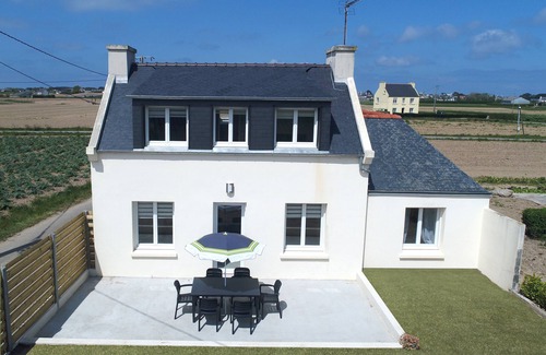 Cleder House | Detached house between sea and countryside "furnished with tourism *"