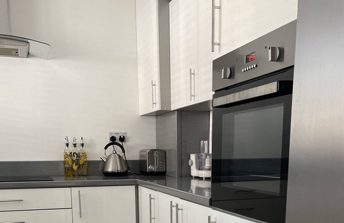 Dudley House | Detached house just five minutes from city Center/ Dudley Castle&Zoo