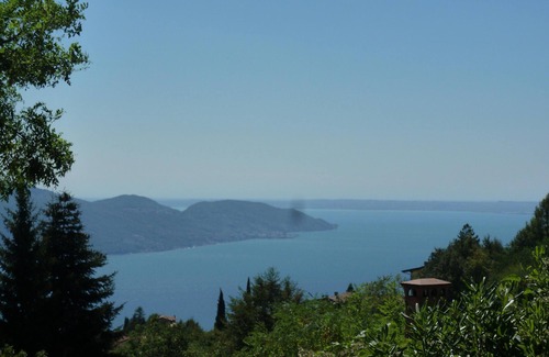 Aer House | Detached sunny holiday house with lake and mountain views, pool, pellet stove