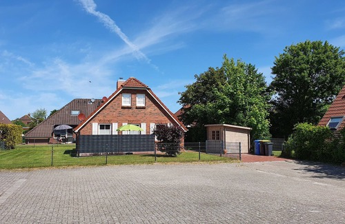 Neßmersiel House | Detached thatched house on the North Sea - pure relaxation!