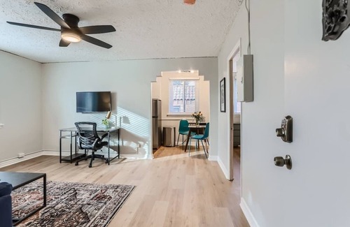 City Park Apartment | Detroit by Modern Midstay/On City Park! #T21