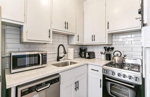 City Park Apartment | Detroit by Modern Midstay/On City Park! #T25