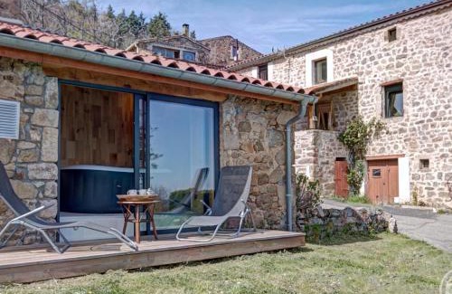 Saint-Julien-Molin-Molette House | Deux gîtes confortables avec terrasse et Wi-Fi en pleine campagne - FR-1-496-334