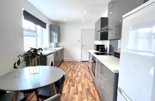 Sunderland House | Devonshire- 2 Bdrm House Contractor Accommodation