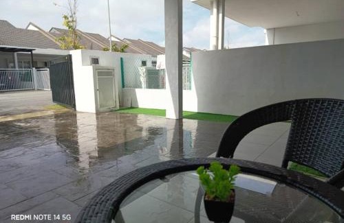 Kuantan House | DEYA HOMESTAY Tanjung Lumpur