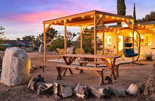 Yucca Valley House | Dez-Art Retreat