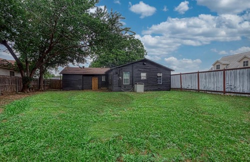 Haltom City House | DFW Mid-Cities Black Swan