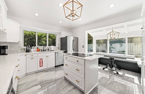 Lauderdale-by-the-Sea House | DIAMOND ESTATES: LAUDERDALE BY THE SEA - 6 QUEEN, 2.5 BATH, POOL & PATIO AREA