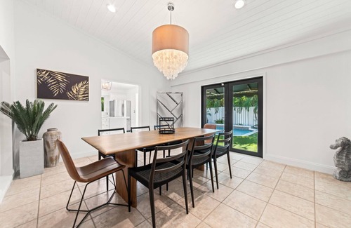 Lauderdale-by-the-Sea House | DIAMOND ESTATES: LAUDERDALE BY THE SEA - 6 QUEEN, 2.5 BATH, POOL & PATIO AREA