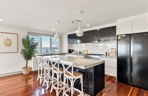 Budgewoi House | Diamond Head Manor - Pool, Water Views, Central