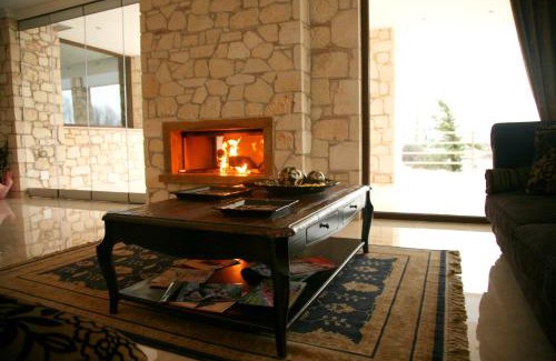 Maniakoi Hotel | Diamond River Resort & Spa