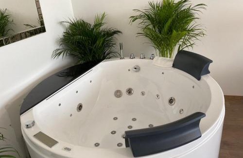 Ruzinov Apartment | Die Oase - Luxurious Apartment near the City Center with Free Parking