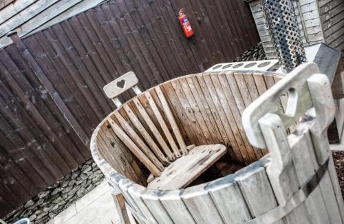 Foolow House | Digby's Hut