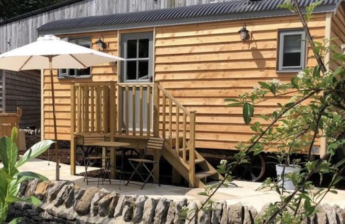 Foolow House | Digby's Hut