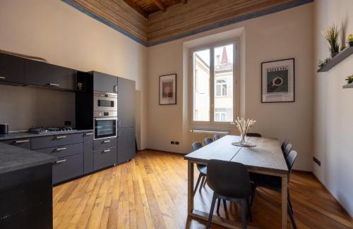 Historic Center Apartment | Dimora De' Poeti - 250 Square Meters Attic with Jacuzzi