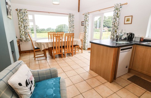 Dinas Cottage | Dinas Farmhouse Annex
