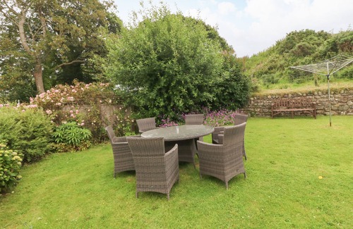 Dinas Cottage | Dinas Farmhouse Annex