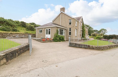 Dinas Cottage | Dinas Farmhouse Annex