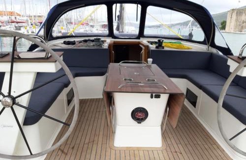 Punat Boat Rental | Dingač