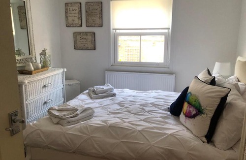 Colchester House | Dinky cottage