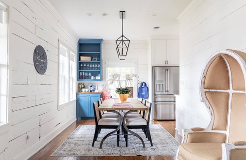 Round Top House | Dip into the pool & cozy up to the fire pit | Sleeps 6 | Kobza Haus