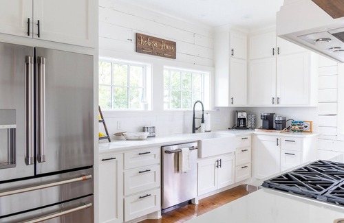 Round Top House | Dip into the pool & cozy up to the fire pit | Sleeps 6 | Kobza Haus