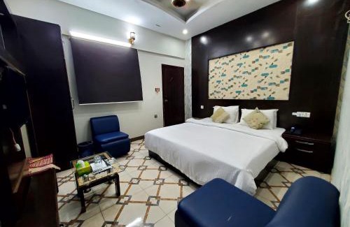 PECHS House | Diplomat Inn Hotel