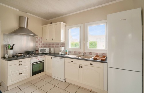 Loctudy Ski Chalet | Direct access to the beach - House for 11