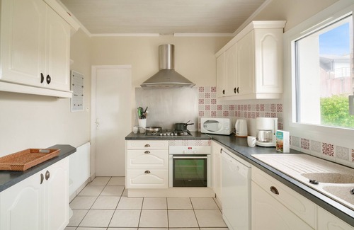 Loctudy Ski Chalet | Direct access to the beach - House for 11