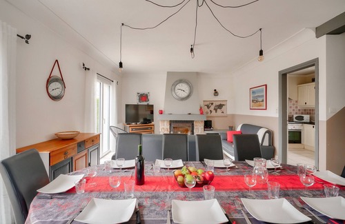Loctudy Ski Chalet | Direct access to the beach - House for 11