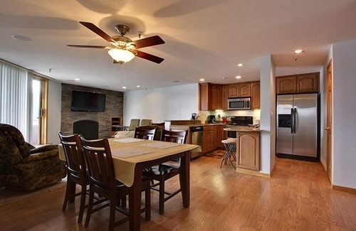 Dillon Condo | Direct and Unobstructed Lake Views, Pool & Hot Tubs, On Lake Dillon