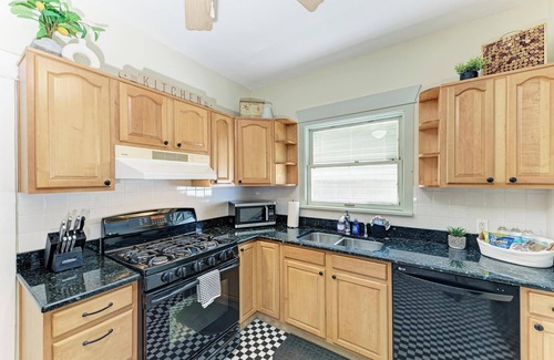 Independence Square House | DIRECT BEACHFRONT-6 Bedroom/5 Bathroom Property W/2 full living units-SLEEPS 16