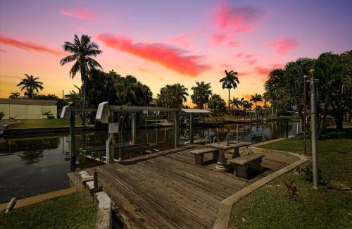 Yacht Club House | Direct Gulf Access Pet Friendly Villa with Heated Pool & Kayaks - Villa Baja - Roelens Vacations