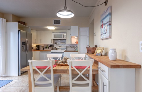Boardwalk Apartment | DIRECT OCEAN FRONT Ground Floor 2bed/2bath Great for Families