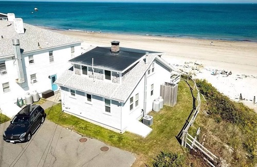 Plymouth Cottage | Direct Oceanfront!3 Bedroom 2 bath. Accepting Winter rental Nov. to May 2023