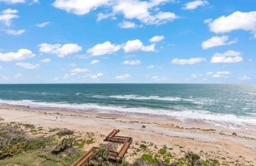 Seawinds Condo Apartment | Direct oceanfront corner condo with spacious balcony and heated beachfront pool