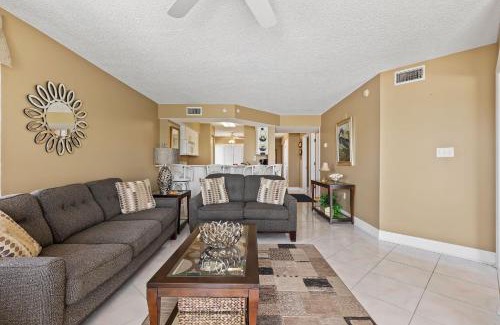 Seawinds Condo Apartment | Direct oceanfront corner condo with spacious balcony and heated beachfront pool