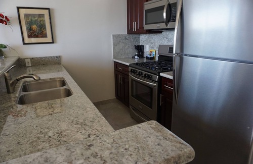 Waikiki Condo | Direct Oceanfront Waikiki! Parking at Waikiki Shore included!