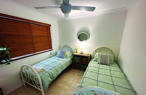Brisbane Waterfront Cottage | DIRECT WATERFRONT