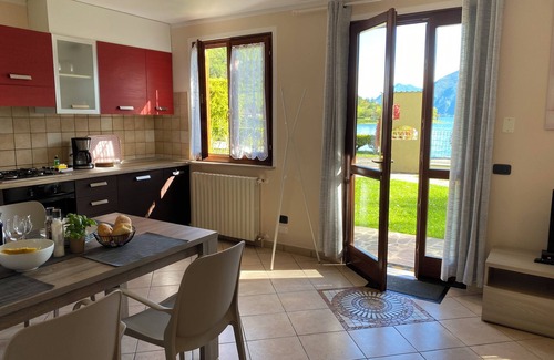Idro Apartment | DIRECTLY ON THE BEACH/LAKE, apartment up to 4 people, pool and garden, Villa Soghetta type S2
