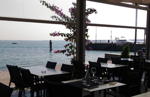 Moniga del Garda Apartment | Direttamente Sulla Spiaggia, Vista Lago Impareggiabile