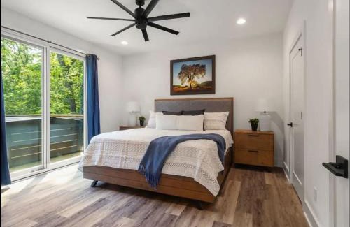 Bella Vista Ski Chalet | Dirt Merchant Chalet Trail Access Hot Tub on Back 40 Trail