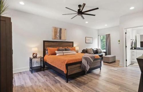 Bella Vista Ski Chalet | Dirt Merchant Chalet Trail Access Hot Tub on Back 40 Trail